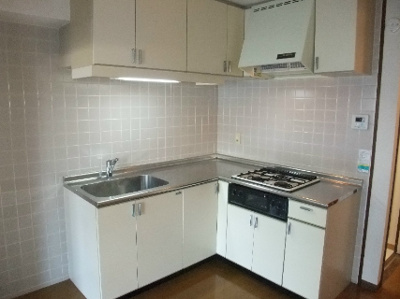 【キッチン】 | イズミタダマンション | 3口ガスのシステムキッチン　グリル付き