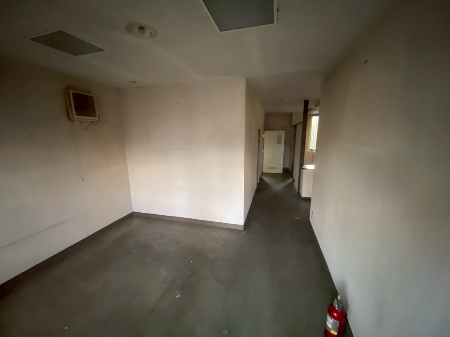 津田沼ビルの内装