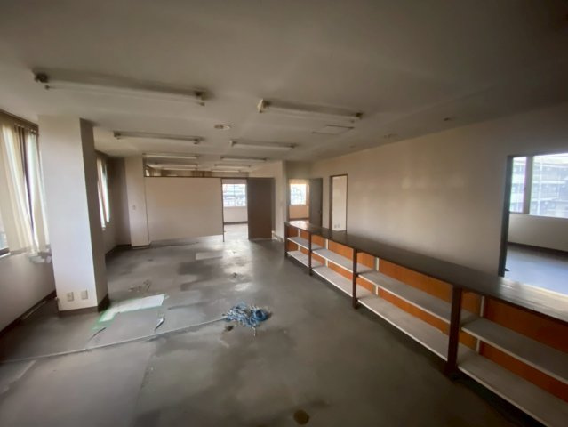 津田沼ビルの内装