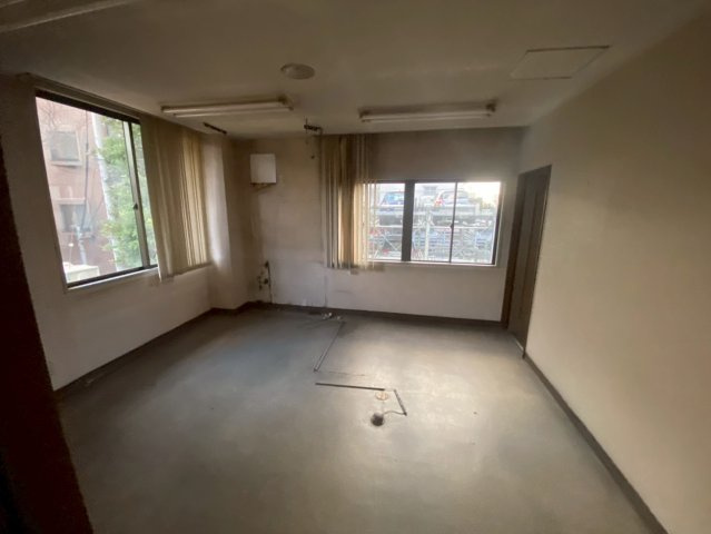 津田沼ビルの内装