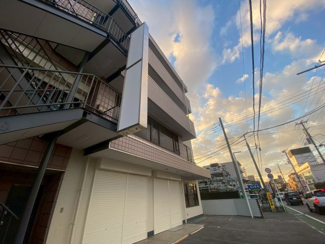 津田沼ビルの外観