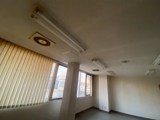 津田沼ビルの内装