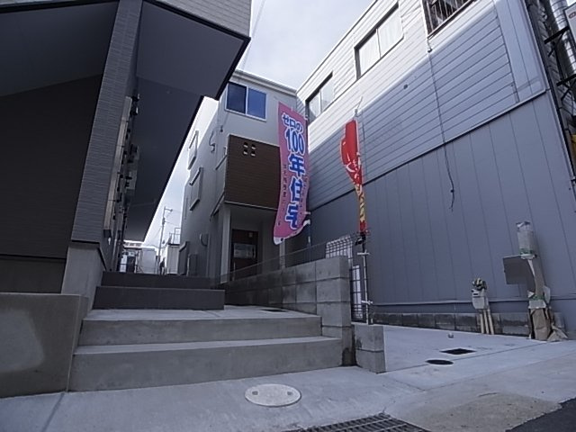 神戸市長田区東尻池町４丁目のアパートのエントランス