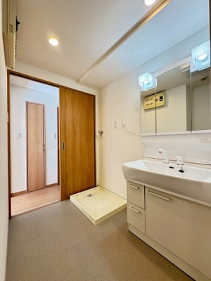 【独立洗面台】 | アレグリア香椎駅前 | 洗面台も新設しています。脱衣所としての広さも十分