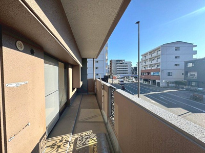 【バルコニー】 | アレグリア香椎駅前 | 通りに面していて開放感があります