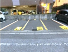 サンスカイの駐車場