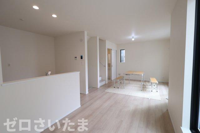 《仲介手数料無料》見沼区東大宮６丁目68-7新築一戸建てハートフルタウンの居間・リビング