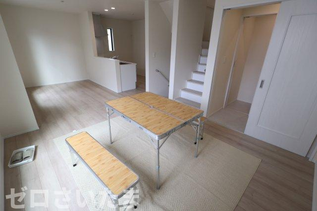 《仲介手数料無料》見沼区東大宮６丁目68-7新築一戸建てハートフルタウンの居間・リビング