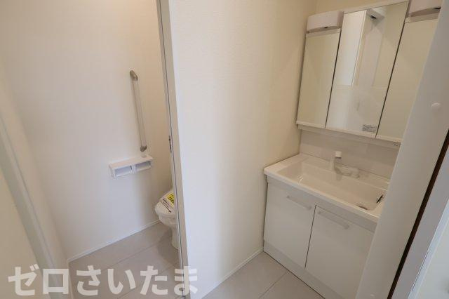 《仲介手数料無料》見沼区東大宮６丁目68-7新築一戸建てハートフルタウンの独立洗面台