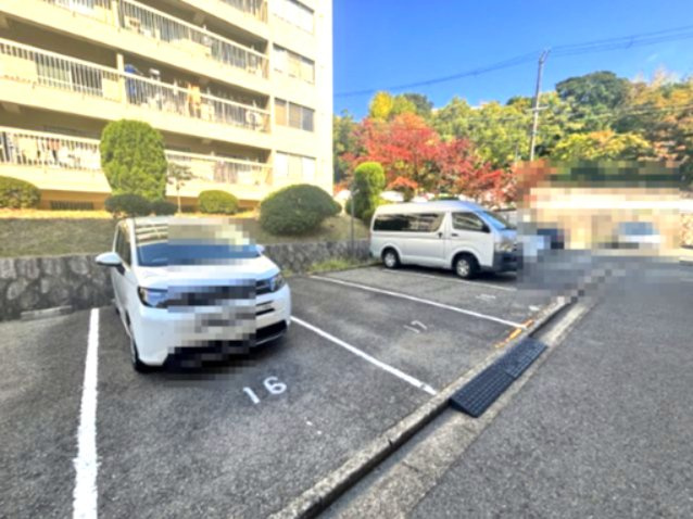 山御影マンションA棟 の駐車場