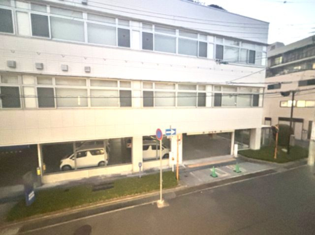 ブロスコート住吉の駐車場