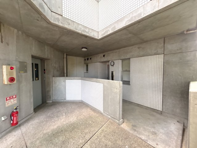 欅コートの玄関