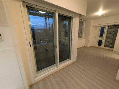 【居間・リビング】 | アクシルコート東中野  | 10.7帖のきれいな洋室。