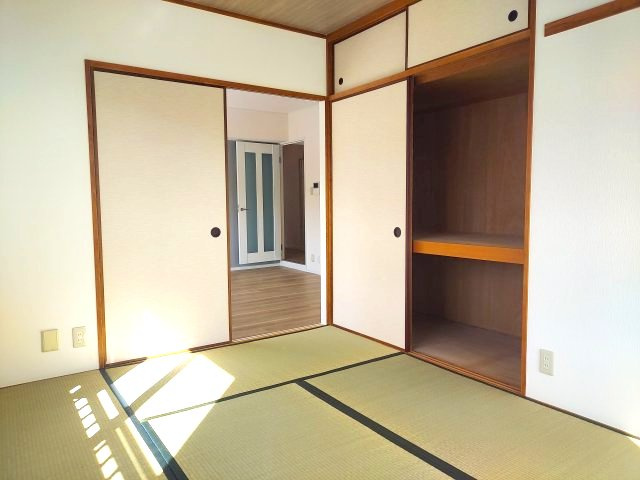 逆瀬川パークマンションの和室|和室約6帖