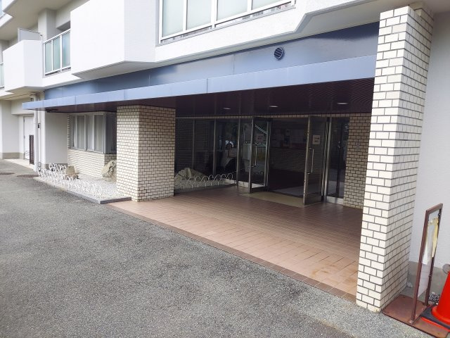 逆瀬川パークマンションのエントランス