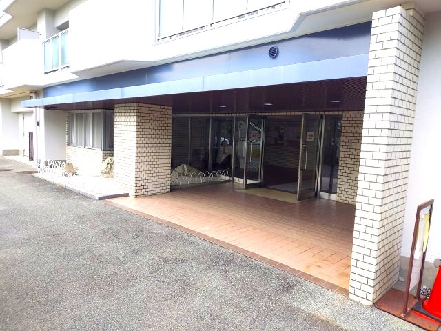逆瀬川パークマンションのエントランス