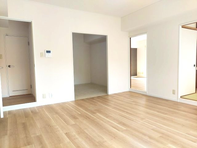逆瀬川パークマンションの居間・リビング