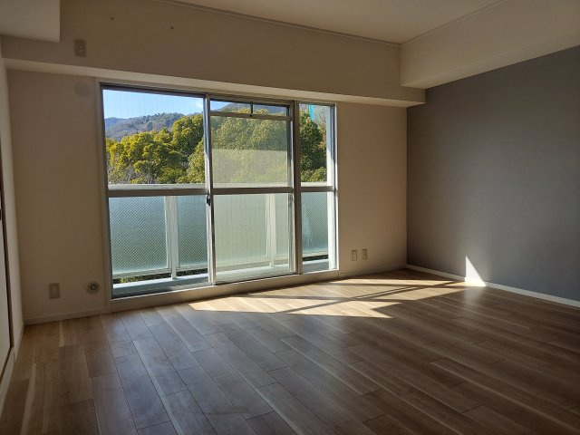 逆瀬川パークマンションのその他共用部分|エレベーター前