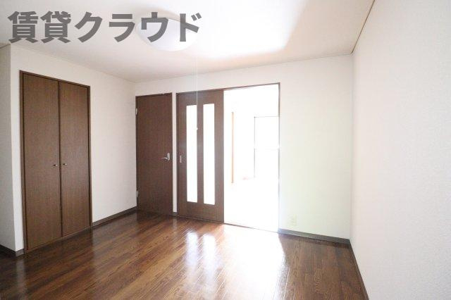 パークサイトの居間・リビング|コンパクトで使いやすい洋室です