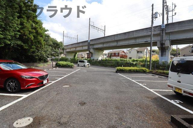 パークサイトの駐車場|車をお持ちの方に嬉しい駐車場付きの物件です