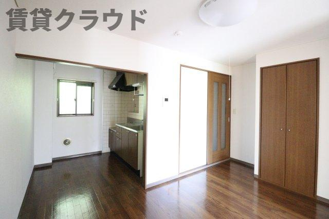 パークサイトの居間・リビング|こちらのリビングで趣味の時間をお楽しみください