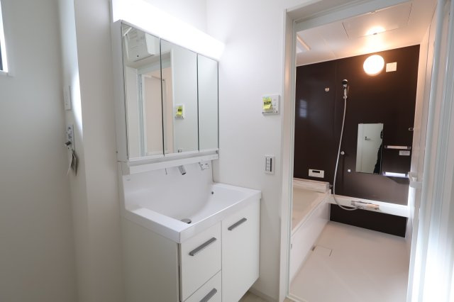 《仲介手数料無料》西区三橋５丁目286新築一戸建てKEIAI Graceの独立洗面台