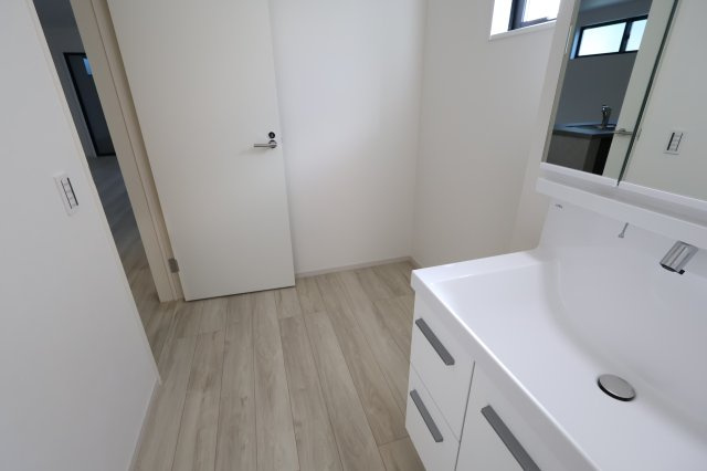 《仲介手数料無料》西区三橋５丁目286新築一戸建てKEIAI Graceのランドリースペース