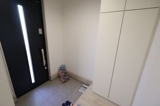 《仲介手数料無料》西区三橋５丁目286新築一戸建てKEIAI Graceの玄関