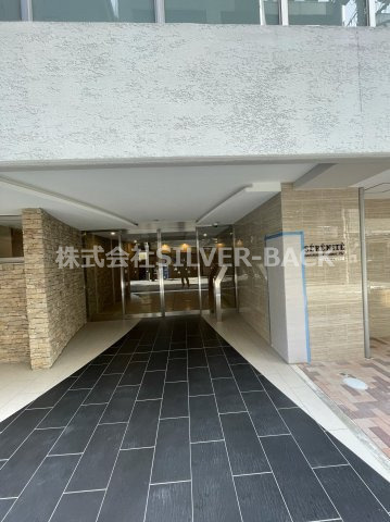 セレニテ桜川駅前プリエのエントランス