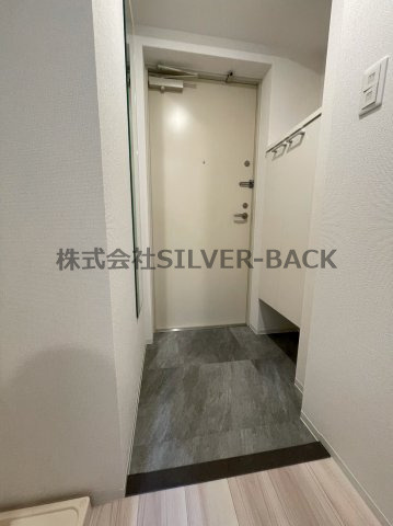 セレニテ桜川駅前プリエの玄関