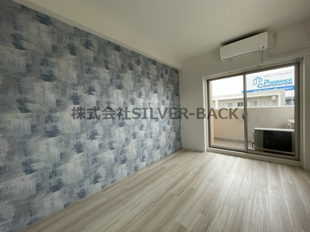 セレニテ桜川駅前プリエの居間・リビング