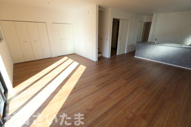 《仲介手数料無料》西区三橋５丁目286新築一戸建てKEIAI Graceの居間・リビング