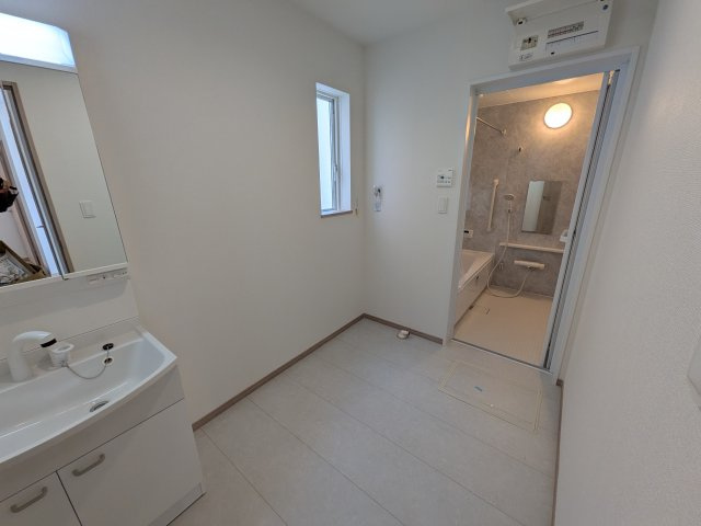 小牧市久保一色南２丁目　新築戸建の独立洗面台|独立洗面化粧台付き