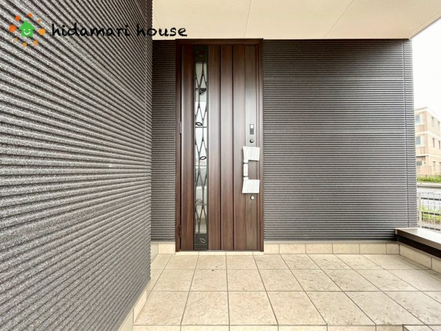 北区奈良町2期　新築戸建01の玄関