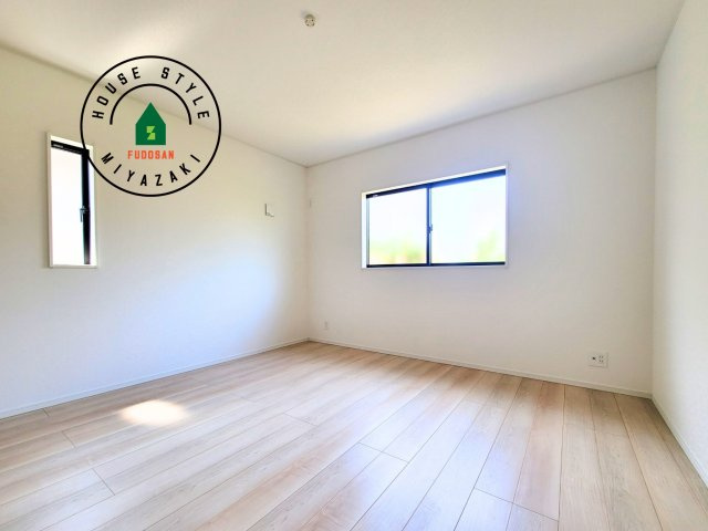 都城市都北町第1-3棟（1号棟）の内観：施工例|主寝室には収納力に優れたクローゼットがありますので、お部屋もすっきり片付きます。