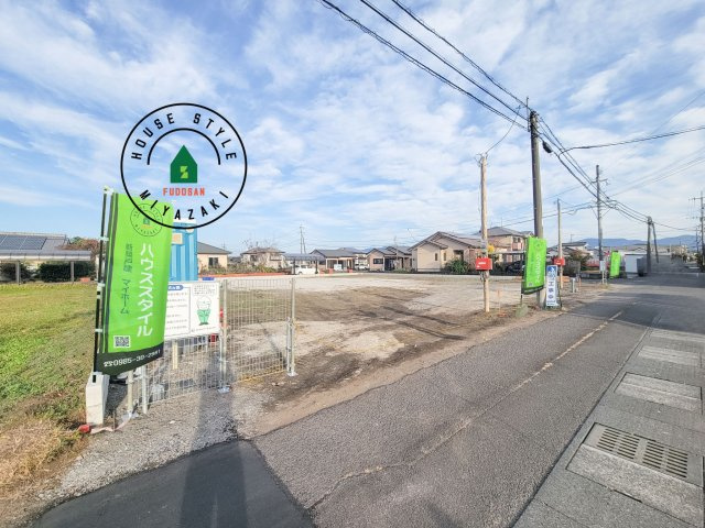 都城市都北町第1-3棟（1号棟）の前面道路含む現地写真|見学の時間などお気軽にお問い合わせ下さい。