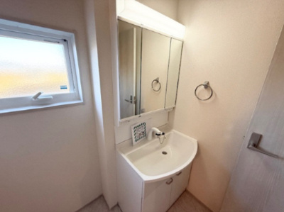 【独立洗面台】 | 紫波町二日町向山 | 朝の身支度が重ならない独立洗面台。共働きでもバタつかず快適な朝時間を実現