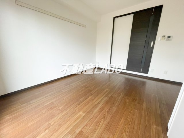 ELLE難波WESTの洋室