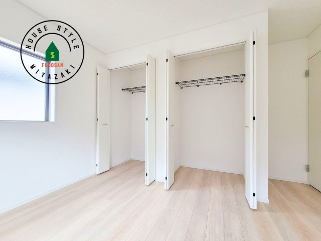 都城市都北町第1-3棟（2号棟）の内観：施工例|洋服や大きな荷物が多い方や人数の多いご家族などは、一般的なクローゼットよりもウォークインクローゼットのほうが使い勝手が良いです。