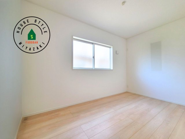 都城市都北町第1-3棟（2号棟）の内観：施工例|柔らかい陽光が差し込む明るいお部屋を演出する設計。彩光の取れる窓が気持ちの良いお部屋を創り上げます。