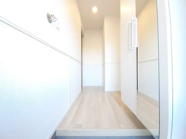 プロムナードの玄関|明るい玄関です