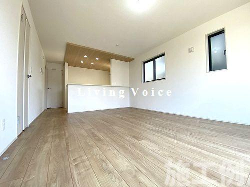 【居間・リビング】 | 【仲介手数料０円】平塚市四之宮9期　新築一戸建て | 平塚市四之宮9期　新築一戸建て