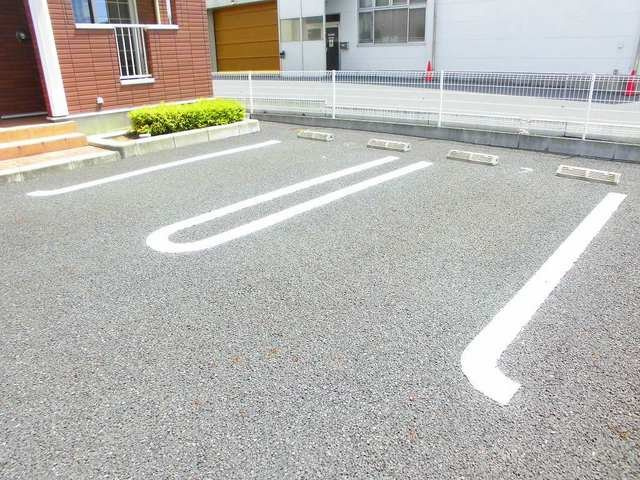 グレイスＭの駐車場|車をお持ちの方に嬉しい駐車場付きの物件です
