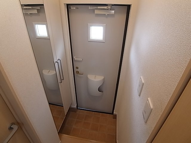 神戸市長田区久保町９丁目のアパートの玄関|シューズボックス付き