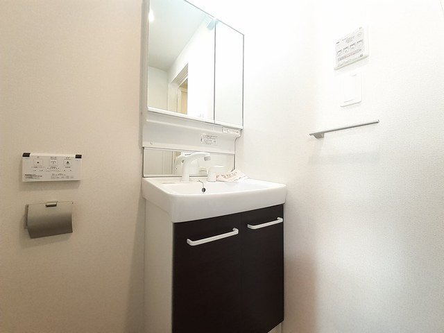 セレーナ・カーサの洗面所|脱衣スペースもあります