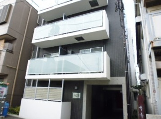 【外観】 | 鉄筋コンクリート造のがっちりとした建物。