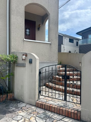 常滑市虹の丘戸建のエントランス