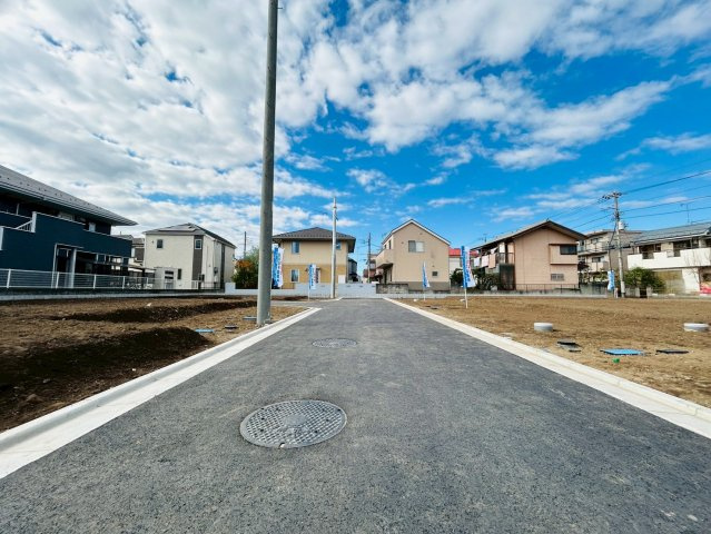 プレスティア昭島　宅地分譲全10区画売地　昭島市宮沢町　6号区　建築条件なしの前面道路含む現地写真|新設の4.5ｍ前面道路は転回場所もついてお車の駐車も楽々♪