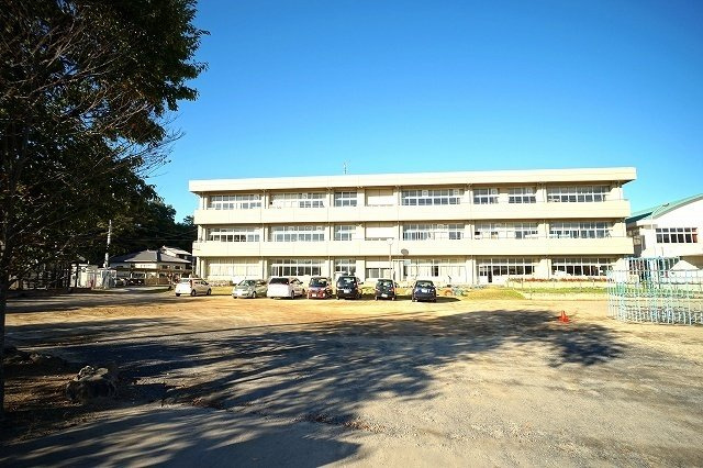 コンステラシオンの周辺|三重小学校まで300m