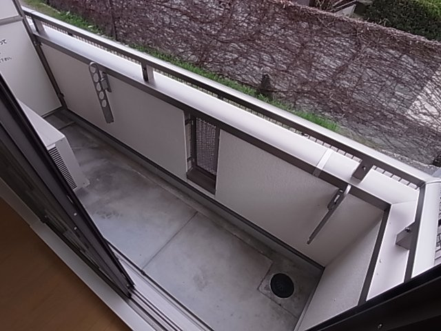 神戸市須磨区月見山本町２丁目のアパートのバルコニー